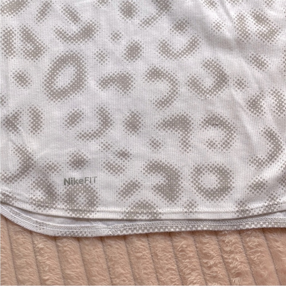 NIKE dry fit animal print white and grey tank top - Picture 3 of 4